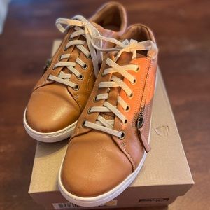 Clarks Womens Sz 8.5WNalle Lace Up Sneaker Shoes